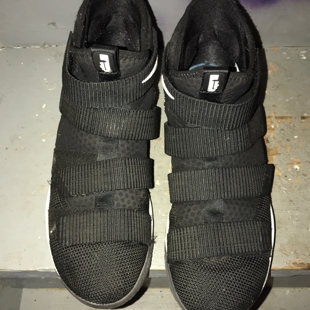Nike lebron soldiers US size 10